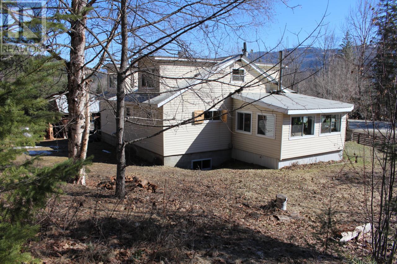 For sale 2605 YELLOWHEAD HWY, Little Fort, British Columbia 177430