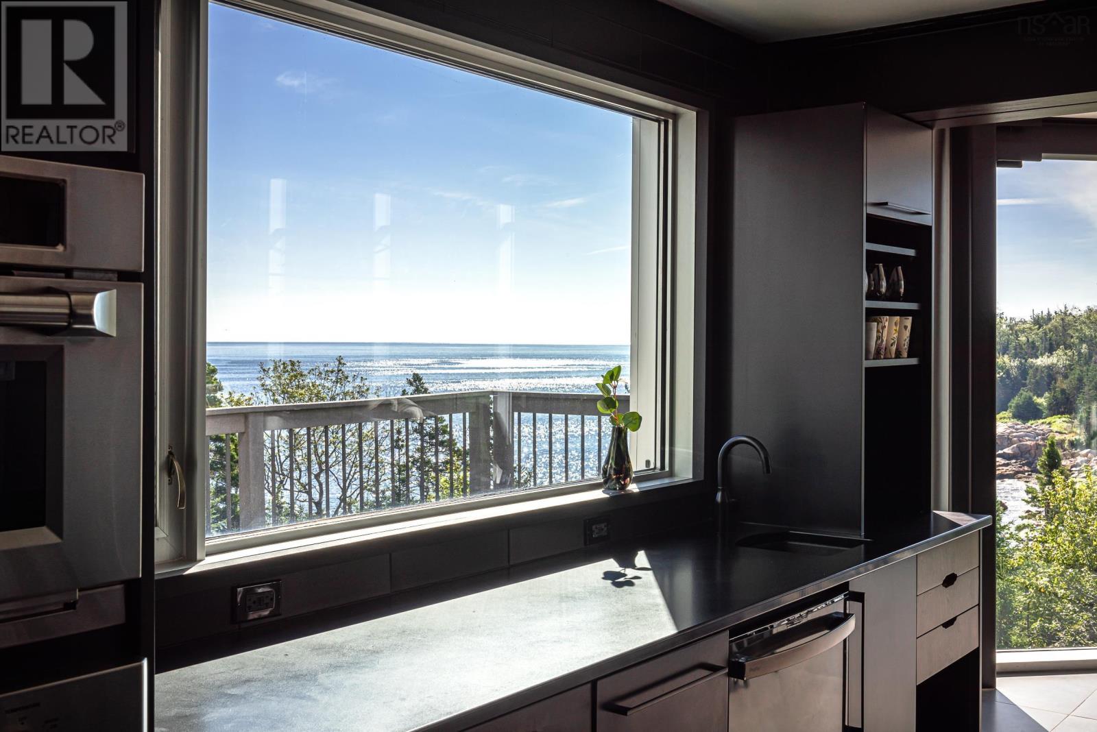 For sale 20 Ashley Drive, Halibut Bay, Nova Scotia B3V1J6 202405575