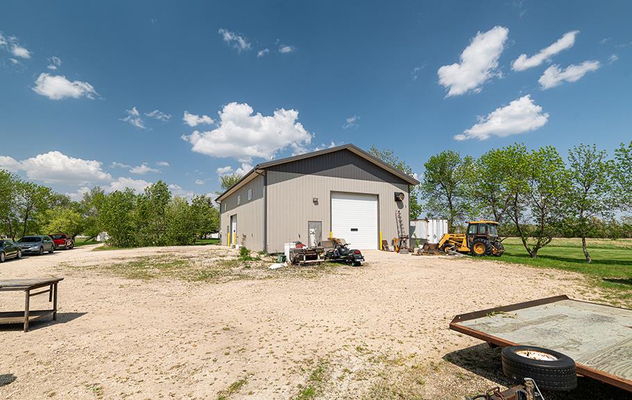 For sale: 7850 Roblin Blvd, Headingley, Manitoba R4H1B2 ...