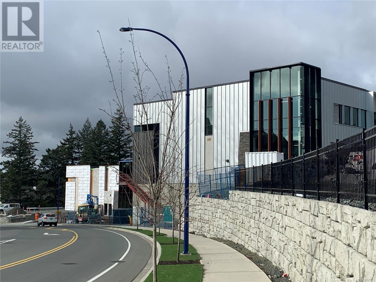 For lease 203/201 830 McCallum Rd, Langford, British Columbia V9B6W5