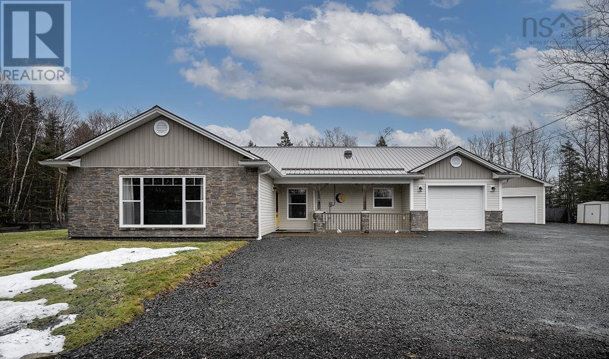 For sale 149 Highway 1 Highway, Mount Uniacke, Nova Scotia B0N1Z0