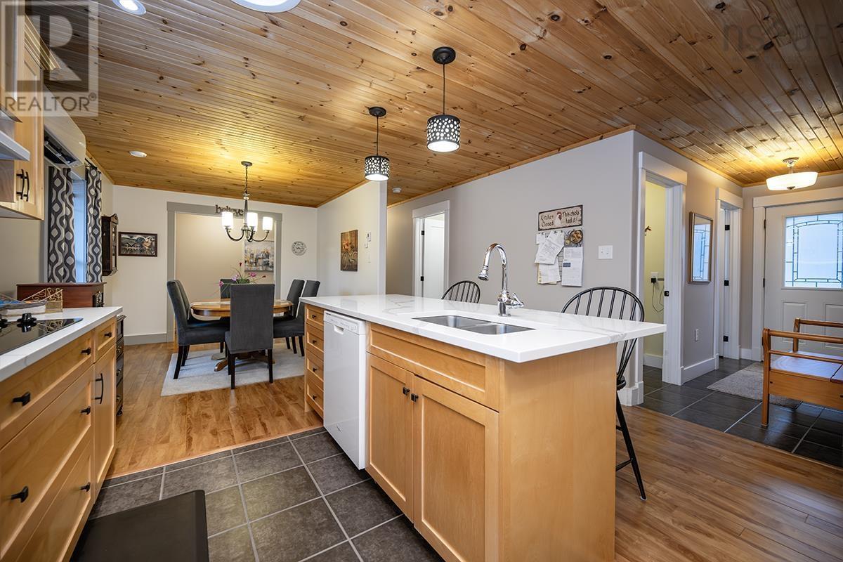 For sale 149 Highway 1 Highway, Mount Uniacke, Nova Scotia B0N1Z0