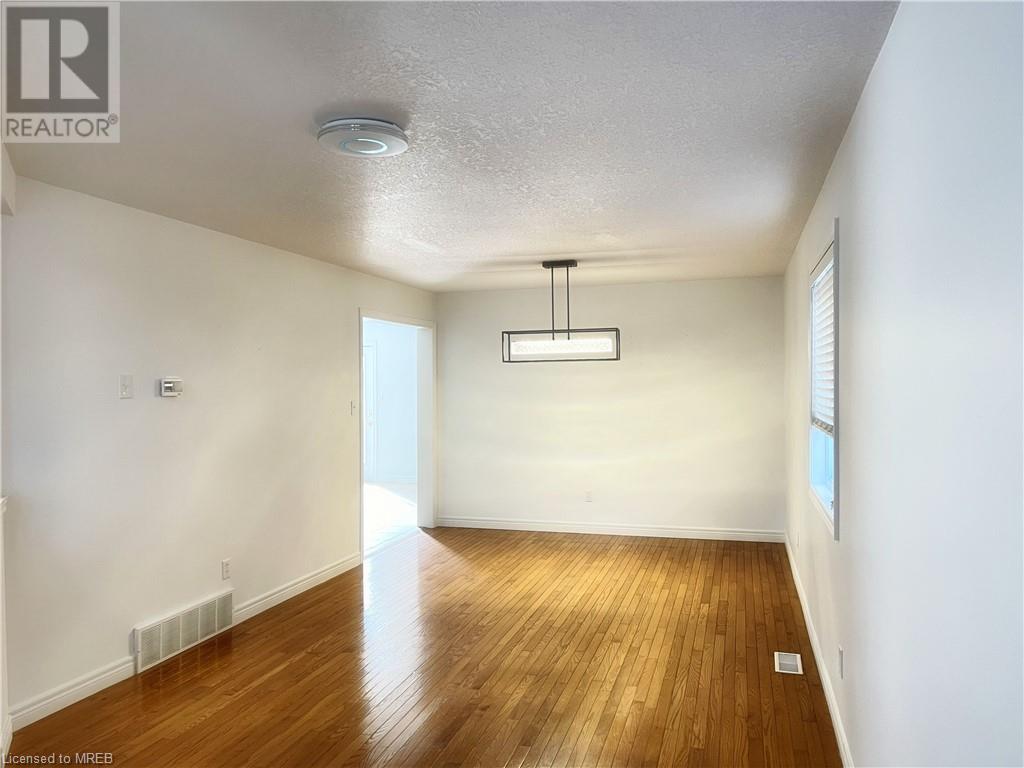 For sale 544 ROBERT FERRIE Drive, Kitchener, Ontario N2P2T8 40561714