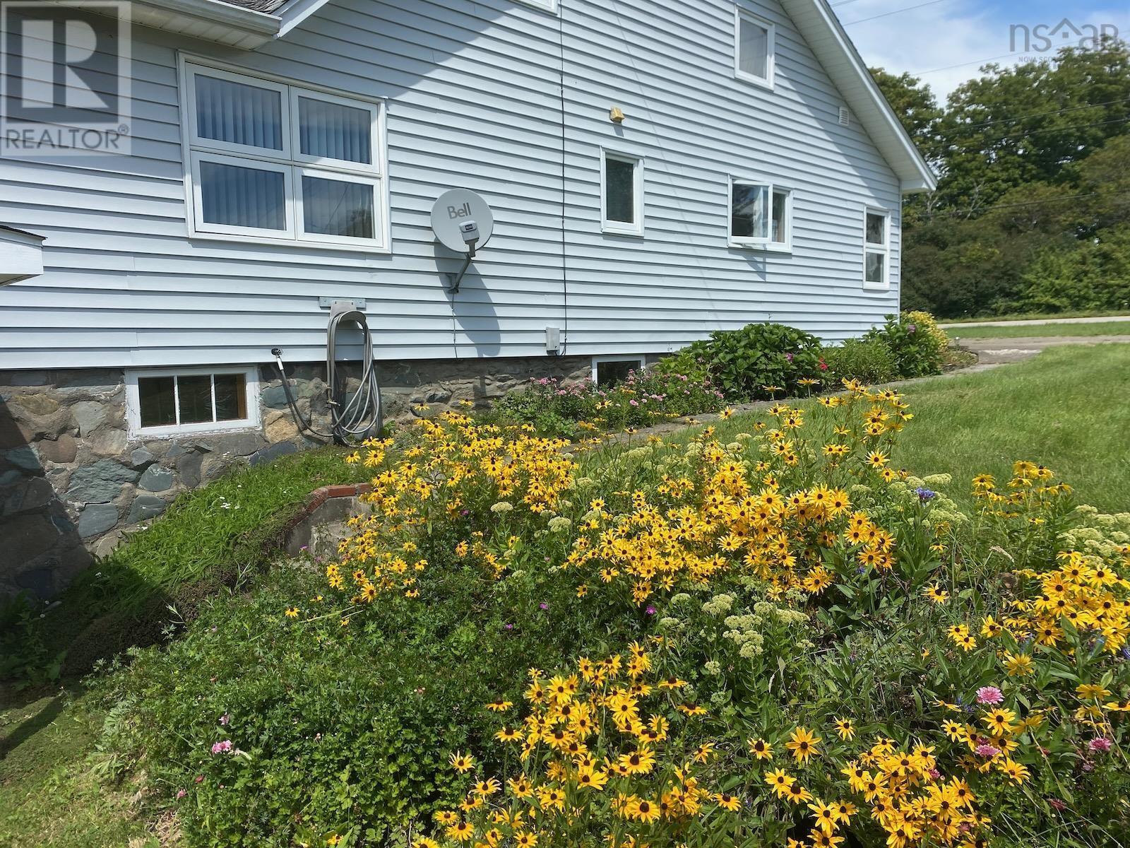 For sale 8825 1 Highway, Meteghan River, Nova Scotia B0W1M0