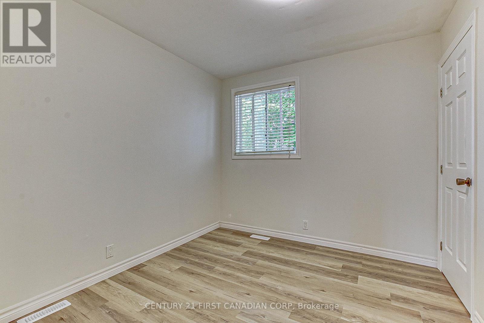 À vendre 24 BARKER ST, London, Ontario N5Y1X6 X8198480 REALTOR.ca