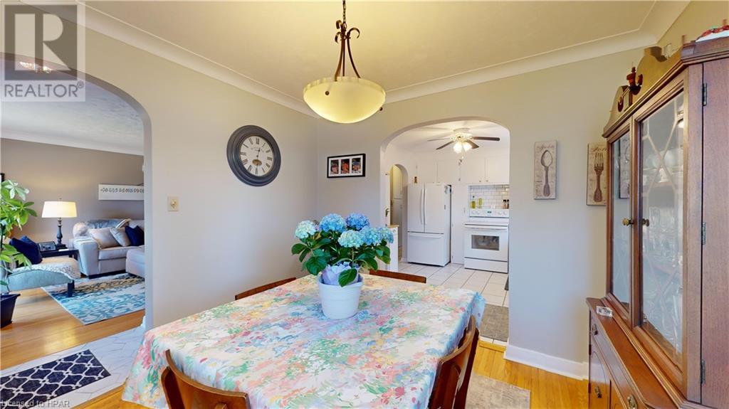 For sale 11 CHRISTOPHER Drive, Cambridge, Ontario N1R4R3 40565769