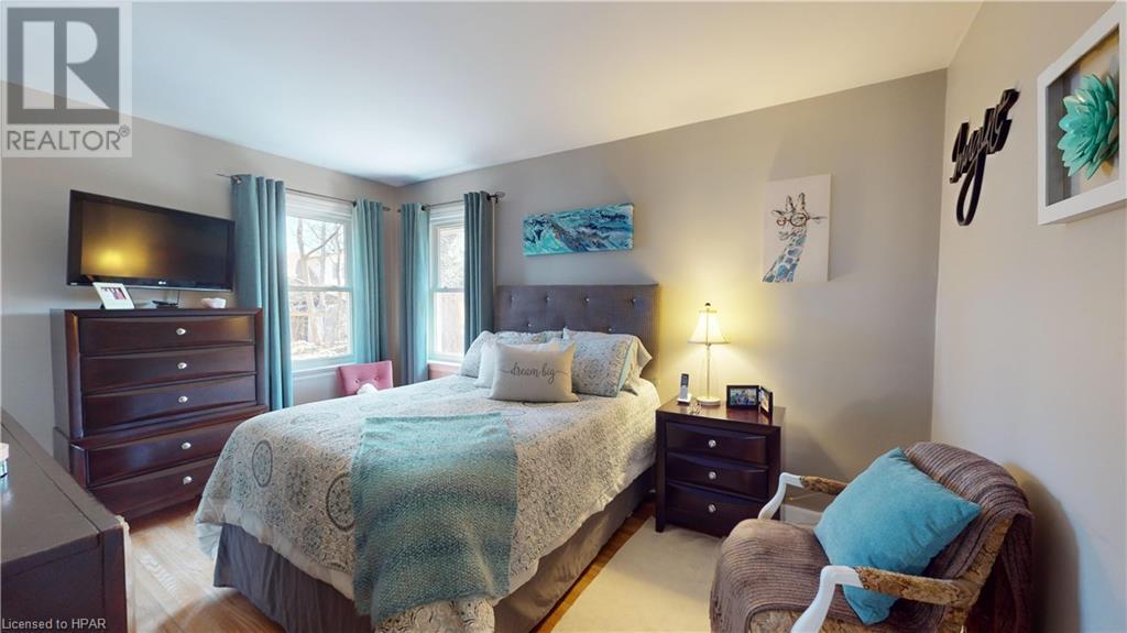 For sale 11 CHRISTOPHER Drive, Cambridge, Ontario N1R4R3 40565769