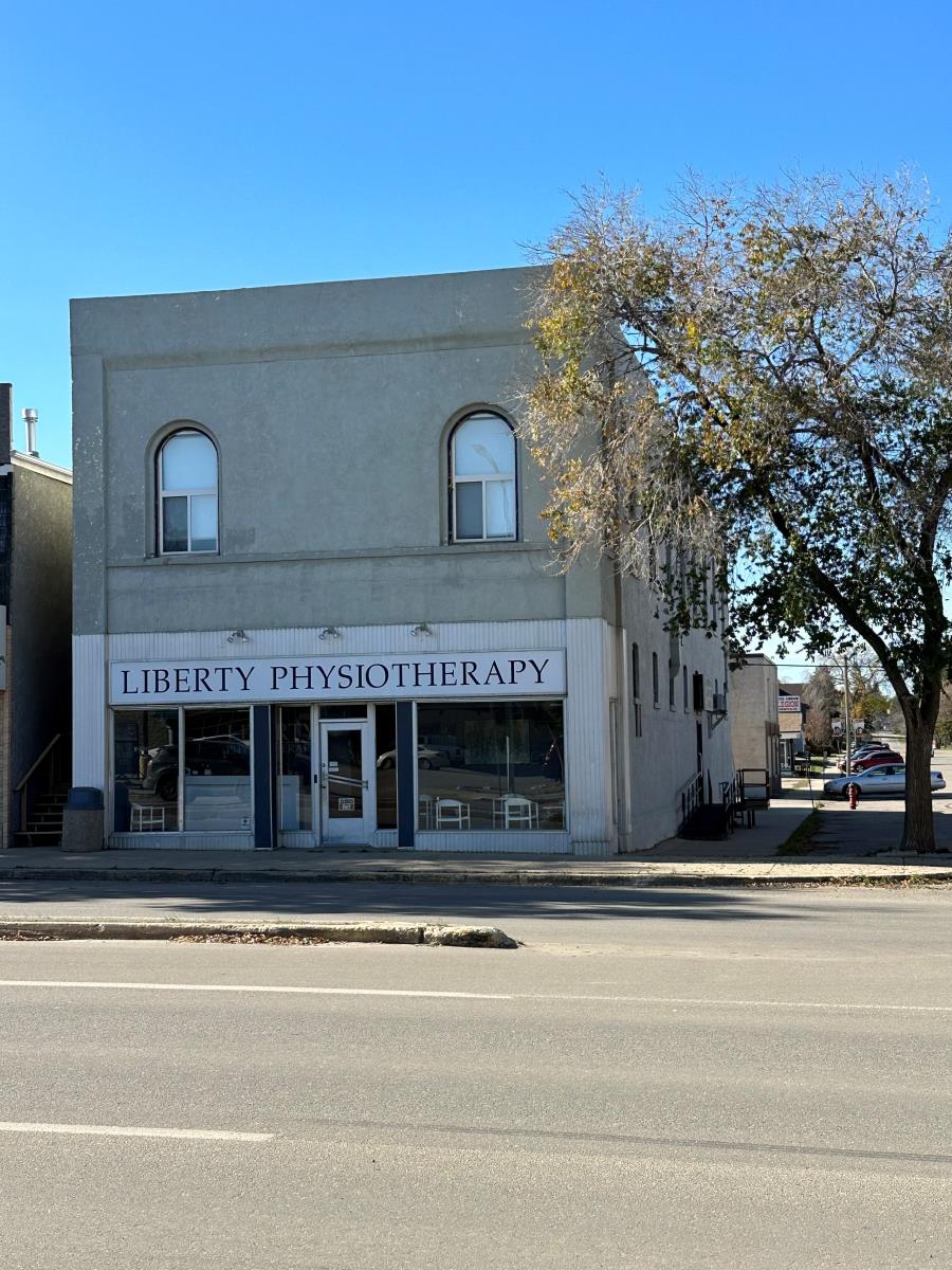 For sale: 115 Main St South, Minnedosa, Manitoba R0J1E0 ...