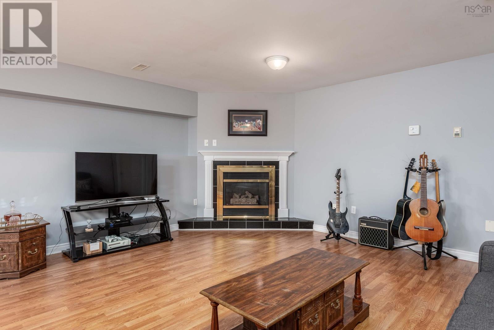 8 Russell Lake Drive, Dartmouth, Nova Scotia B2W6E7 REALTOR.ca