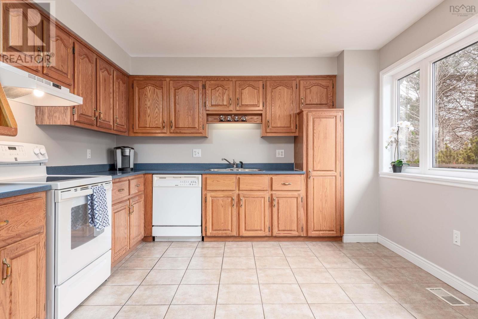 8 Russell Lake Drive, Dartmouth, Nova Scotia B2W6E7 REALTOR.ca