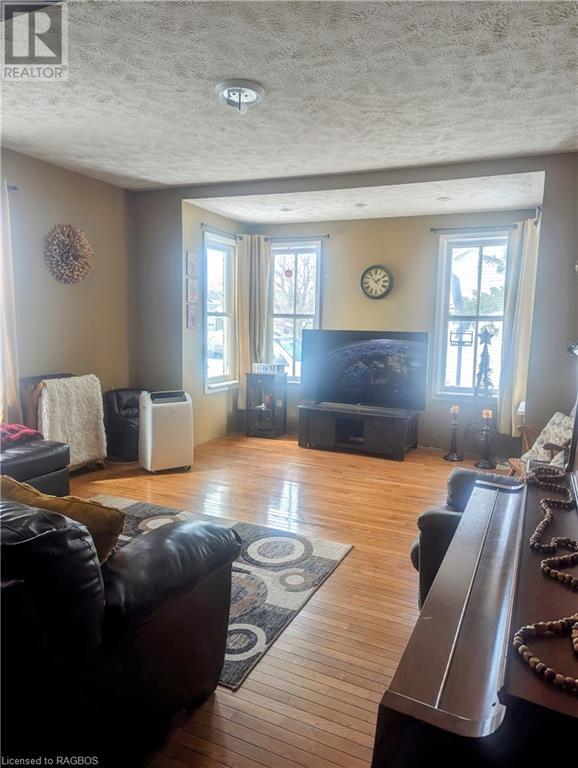 For sale 279 1ST AVE S, Chesley, Ontario N0G1L0 40555352 REALTOR.ca