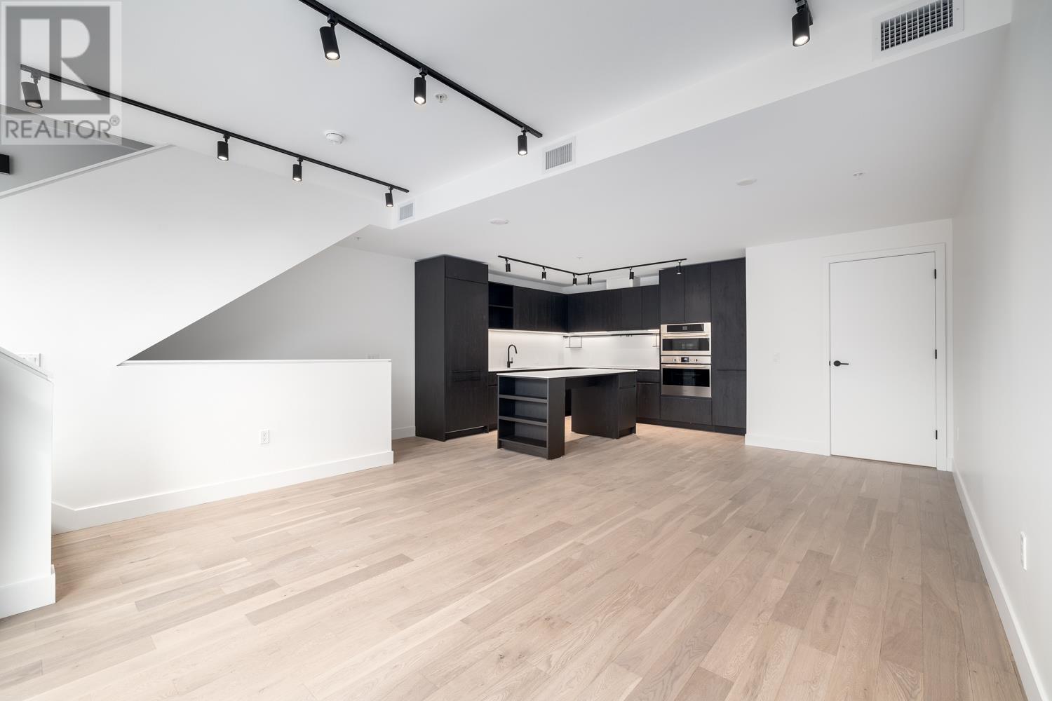 For sale 3986 DUMFRIES STREET, Vancouver, British Columbia V5N0J1