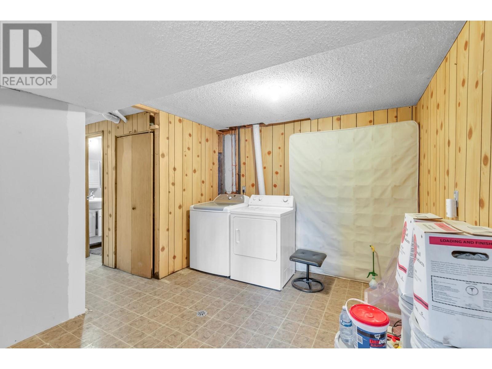 For sale 1590 HILLSIDE DRIVE, Kamloops, British Columbia 177672