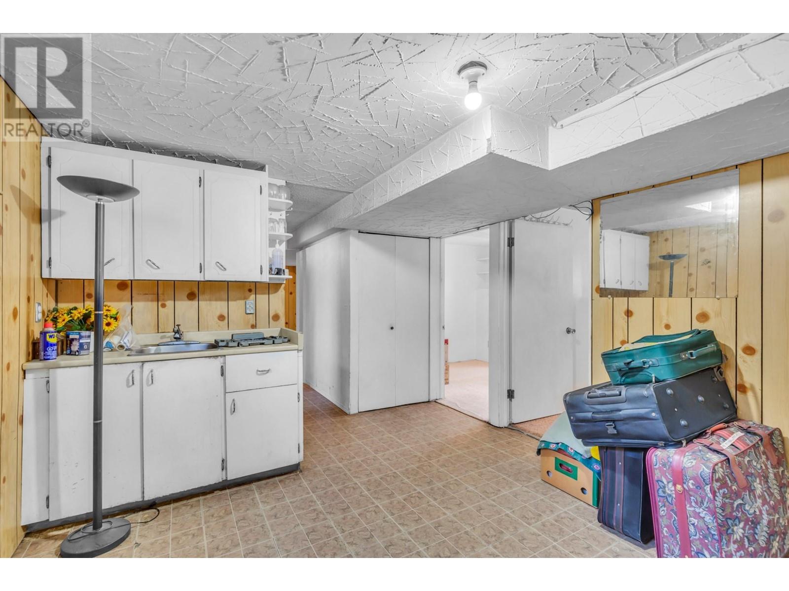 For sale 1590 HILLSIDE DRIVE, Kamloops, British Columbia 177672