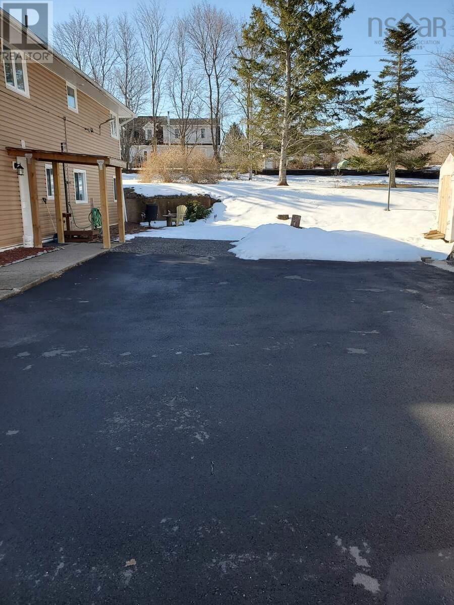 For sale 128 Oakdene Avenue, Kentville, Nova Scotia B4N2C1 202405467