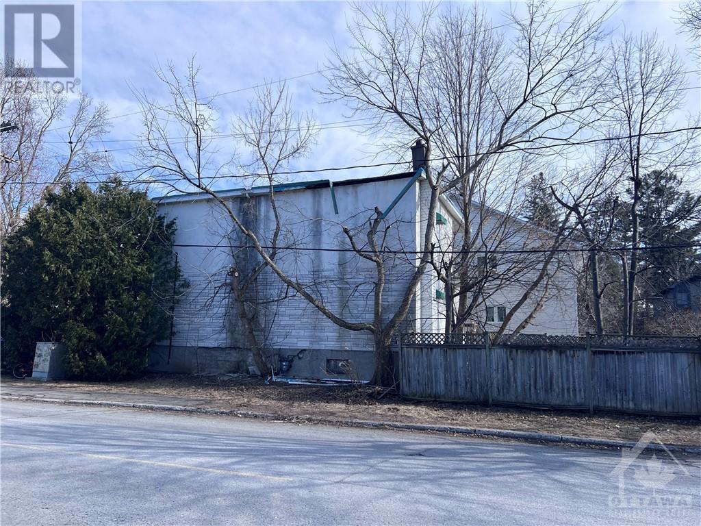 For sale 558 TWEEDSMUIR AVENUE, Ottawa, Ontario K1Z5P2 1384222