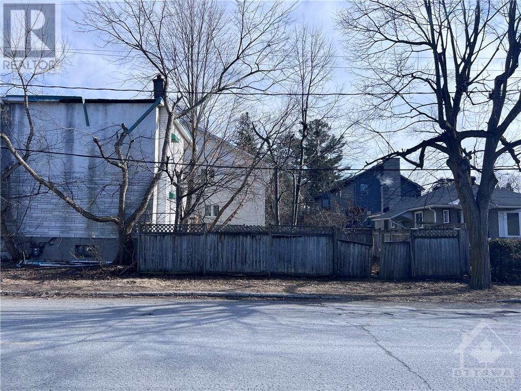 For sale 558 TWEEDSMUIR AVENUE, Ottawa, Ontario K1Z5P2 1384222