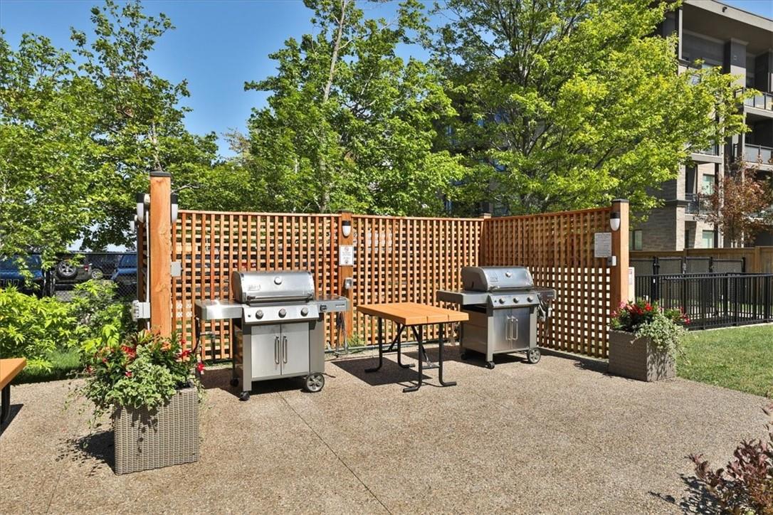 For sale 301 Frances Avenue, Unit 404, Stoney Creek, Ontario L8E3W6 H4190712 REALTOR.ca