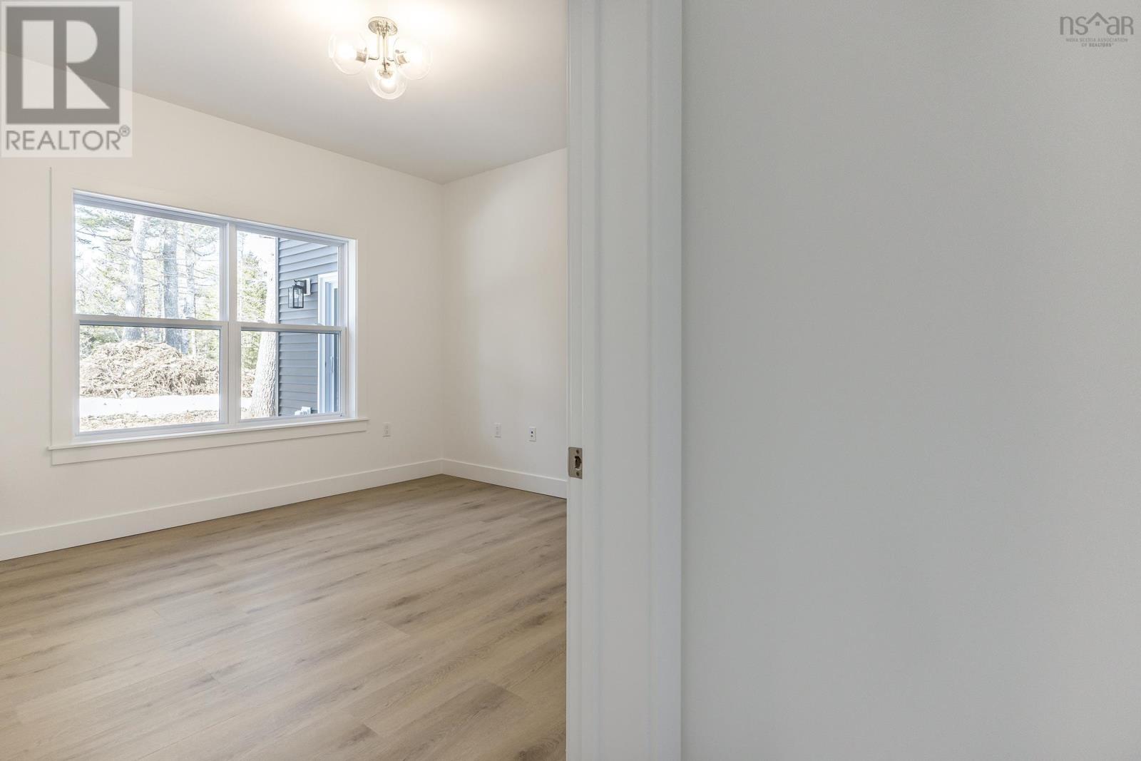 For sale 520 Perrin Drive, Fall River, Nova Scotia B2T1X8 202324653