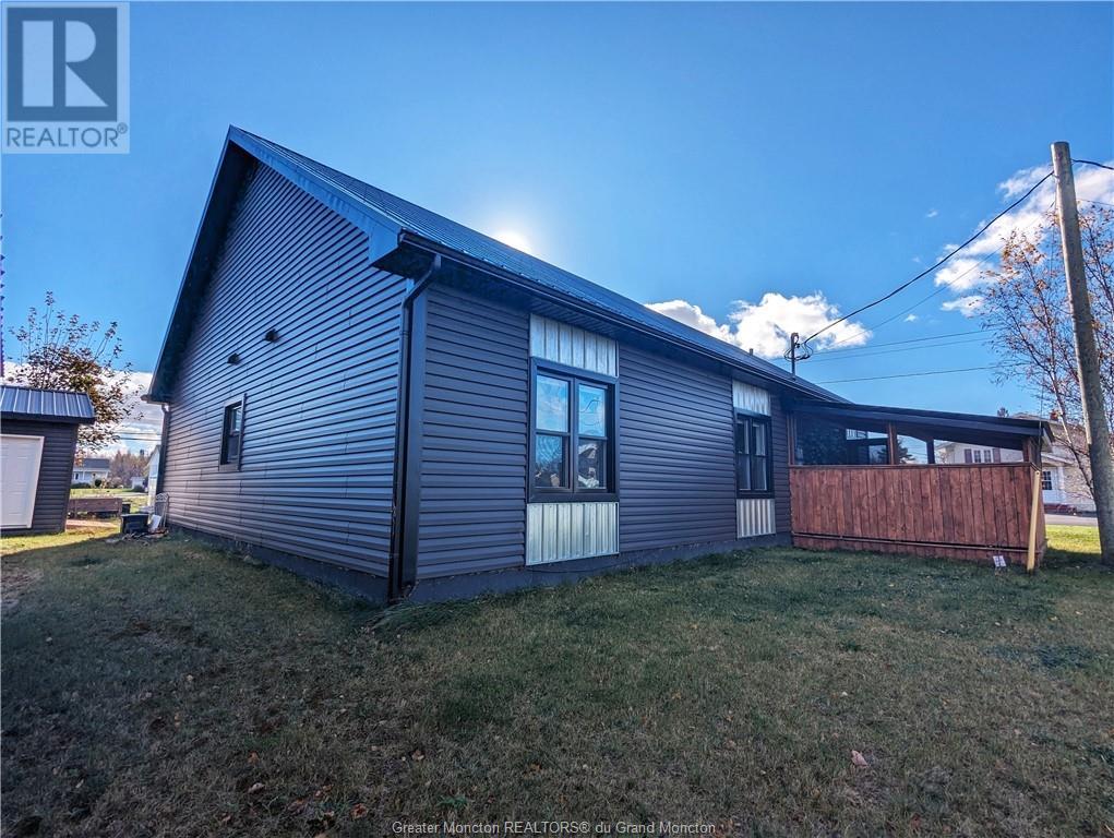 For sale 257 Av du Tre Carre, Shippagan, New Brunswick E8S1Y4