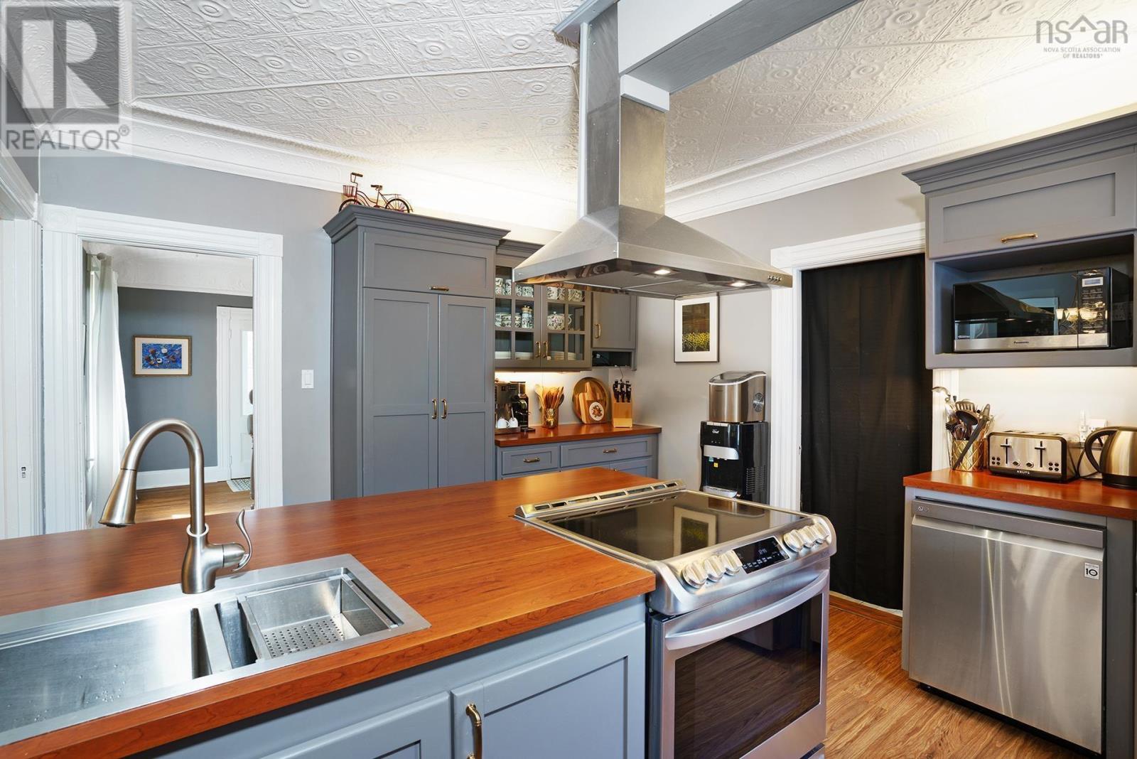 For sale 5618 Highway 332, Middle Lahave, Nova Scotia B4V3E2