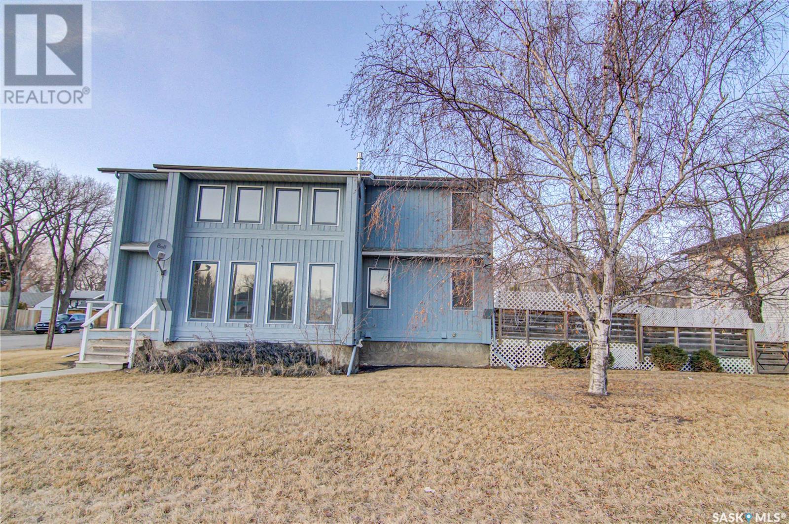 For sale: 302 McLeod AVENUE E, Melfort, Saskatchewan S0E1A0 - SK966507 ...