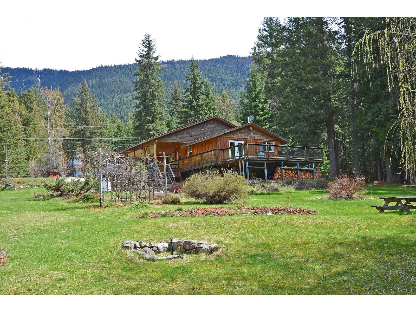 For sale 8481 HIGHWAY 6, Slocan, British Columbia V1L2C0 2476309