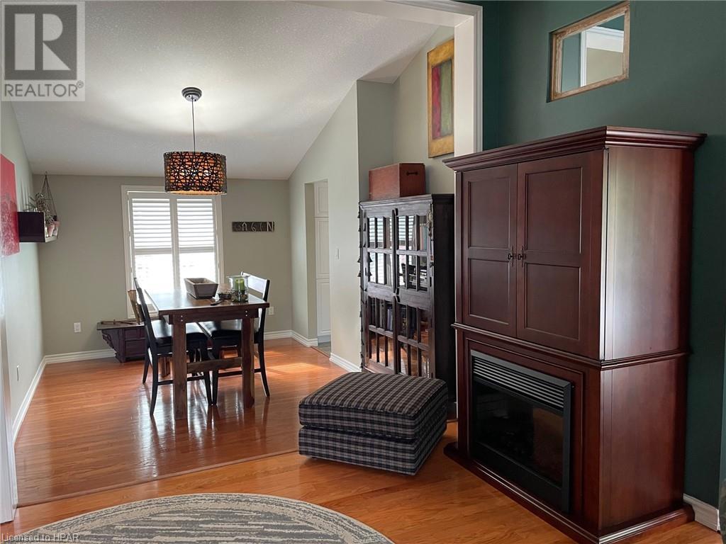 For sale 14 IROQUOIS Lane, Meneset, Ontario N7A3Y2 40575852 REALTOR.ca