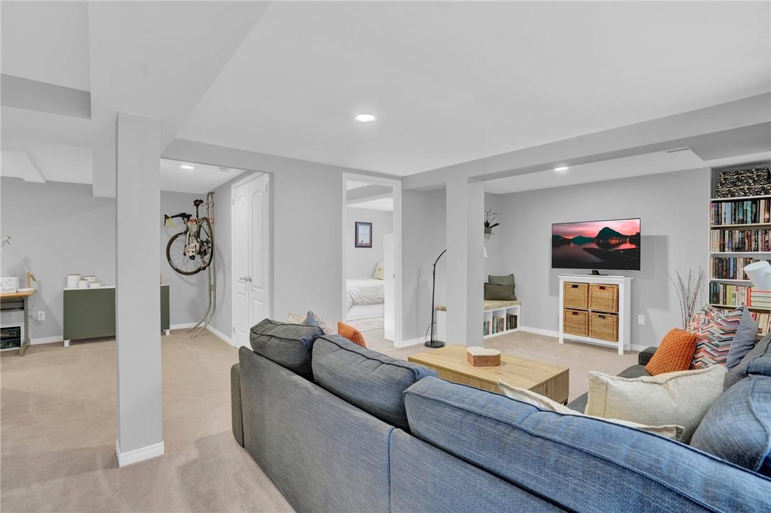 For sale 175 Fiddlers Green Road, Unit 34, Ancaster, Ontario L9G4X7