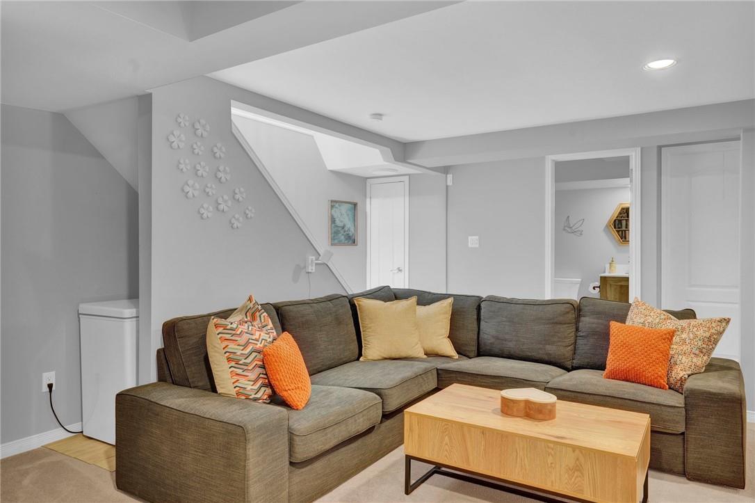 For sale 175 Fiddlers Green Road, Unit 34, Ancaster, Ontario L9G4X7