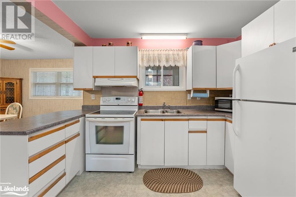 For sale 1673 BARRY LINE Road, West Guilford, Ontario K0M1J1