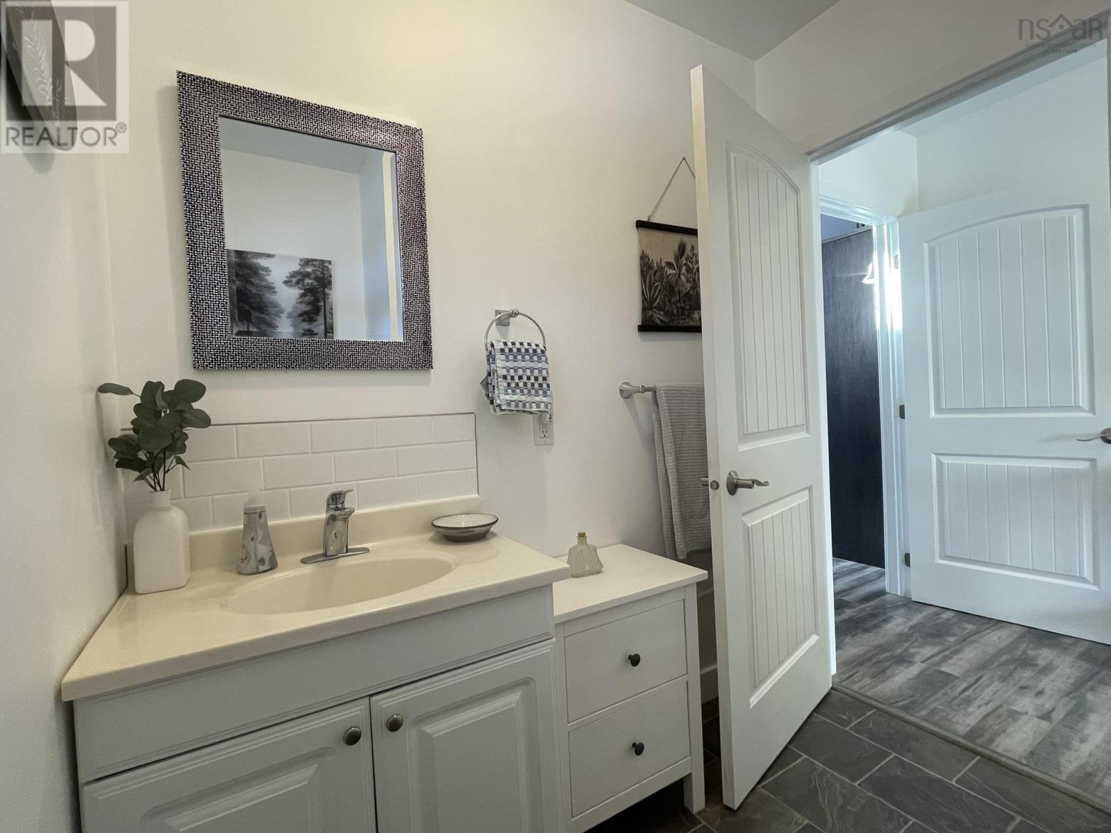 For sale 885 Central Port Mouton Road, South West Port Mouton, Nova