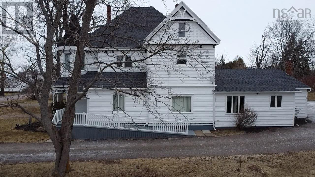 For sale 204 Water Street, Pugwash, Nova Scotia B0K1L0 202405873