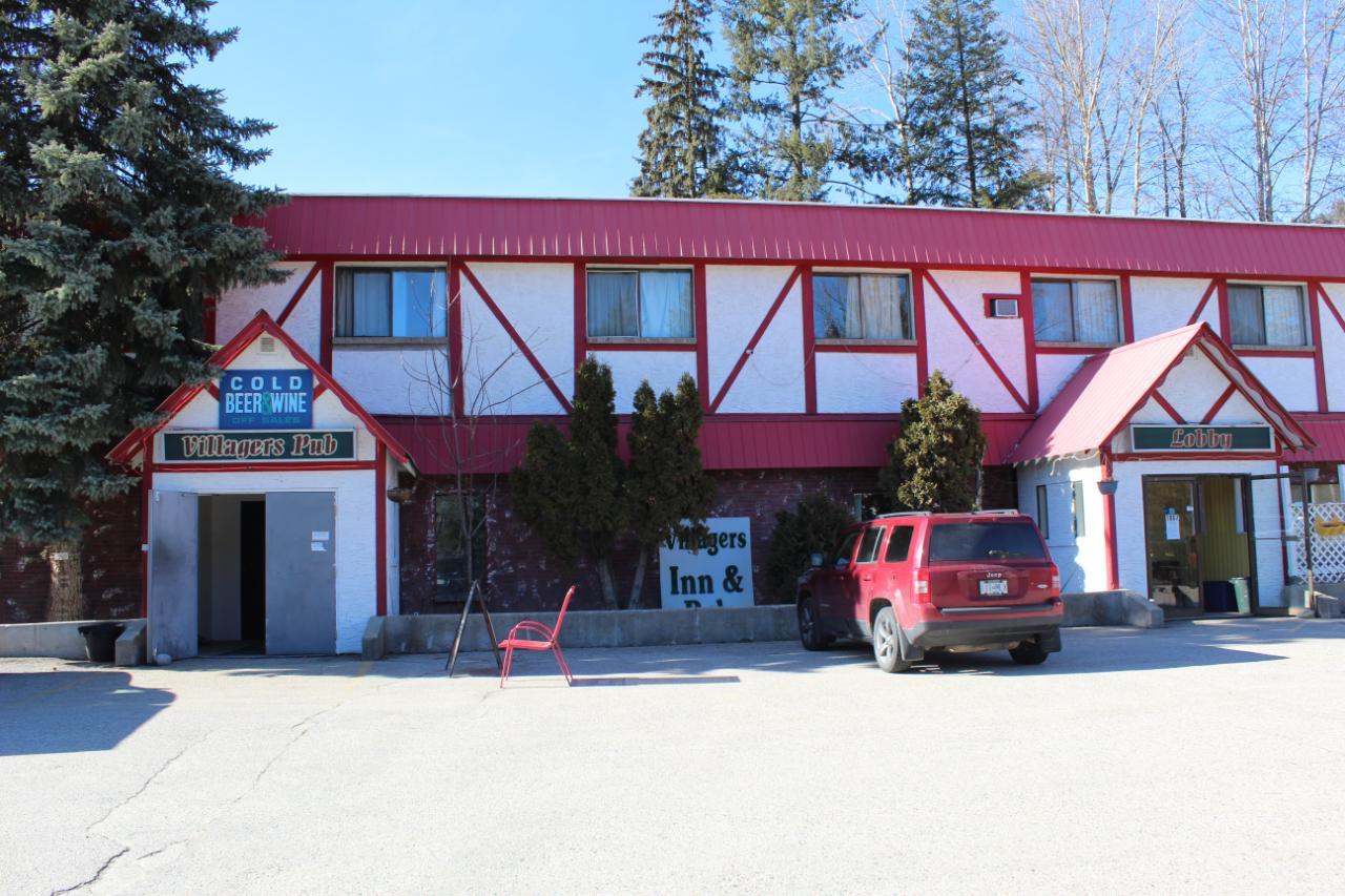 For sale 1867 HIGHWAY 3B, Village of Fruitvale, British Columbia