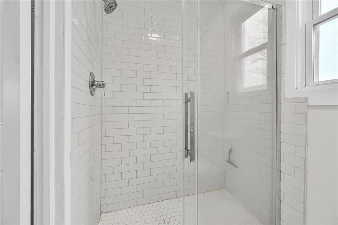 For sale 109 Beach Road, Hamilton, Ontario L8L4A1 H4191350 REALTOR.ca