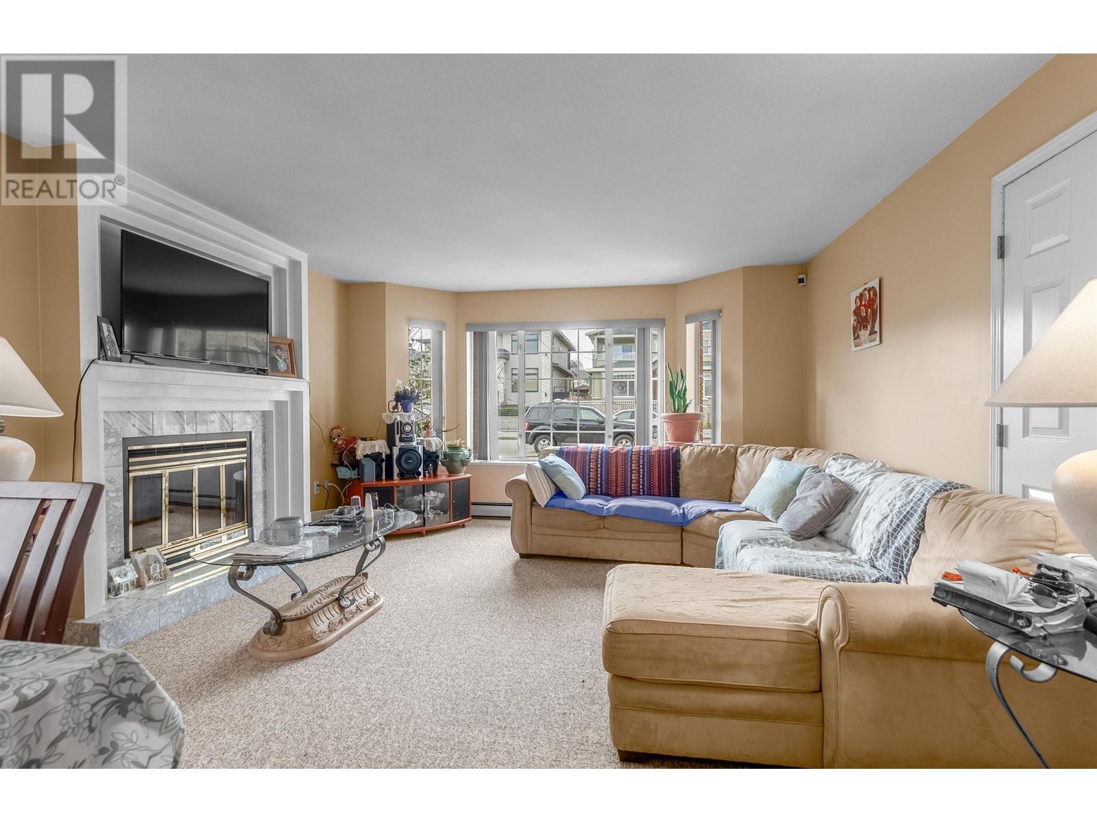 For sale 8166 11TH AVENUE, Burnaby, British Columbia V3N2N9 R2862977