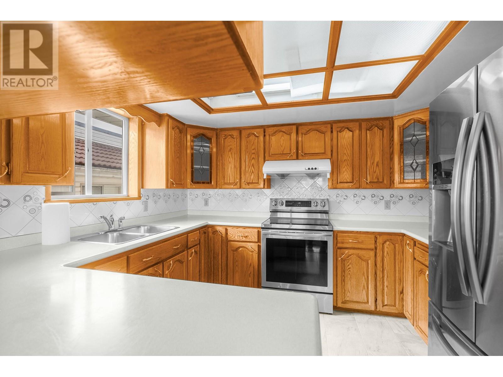 For sale 8166 11TH AVENUE, Burnaby, British Columbia V3N2N9 R2862977