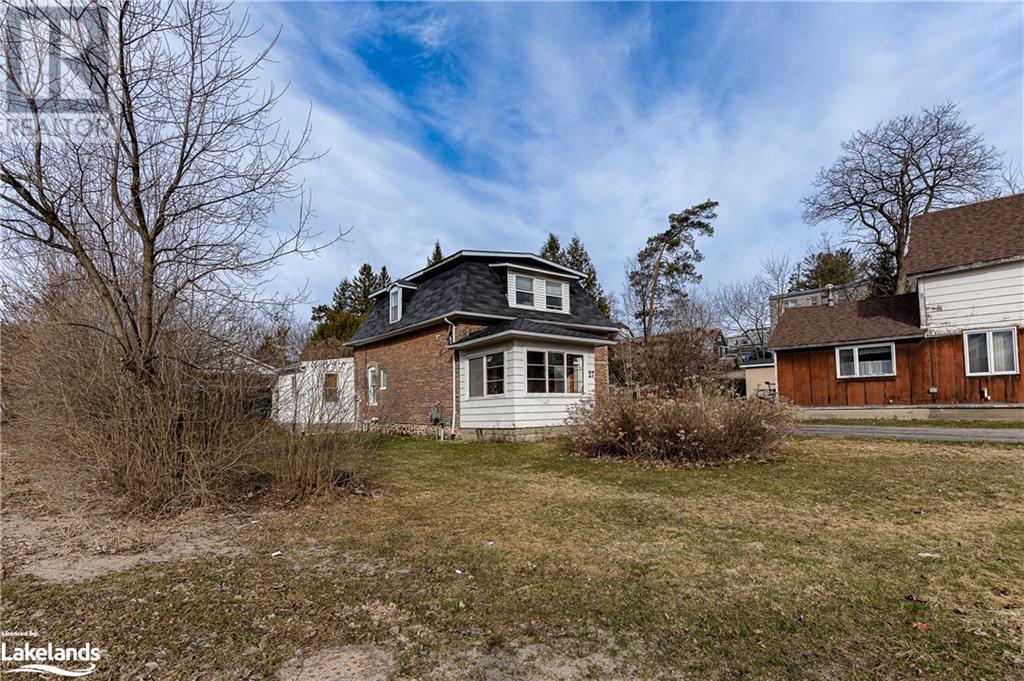 For sale 27 BRUNEL Road, Huntsville, Ontario P1H1P4 40568313