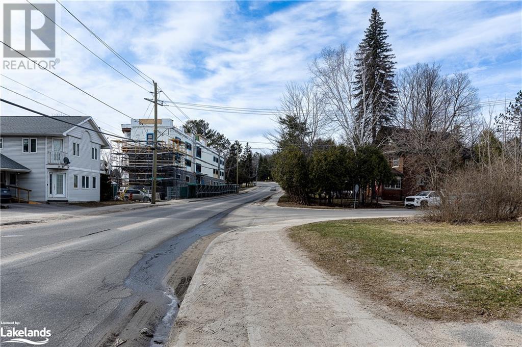 For sale 27 BRUNEL Road, Huntsville, Ontario P1H1P4 40568313