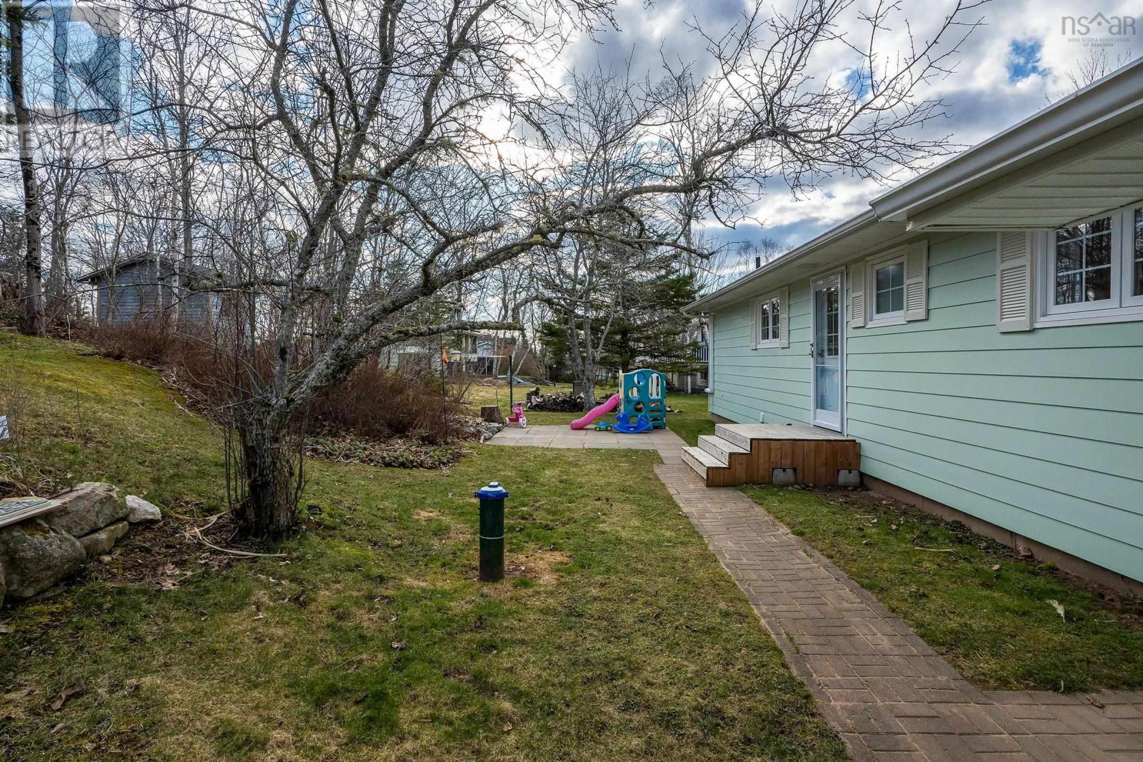 For sale 2 Juniper Place, Upper Tantallon, Nova Scotia B3Z1C5