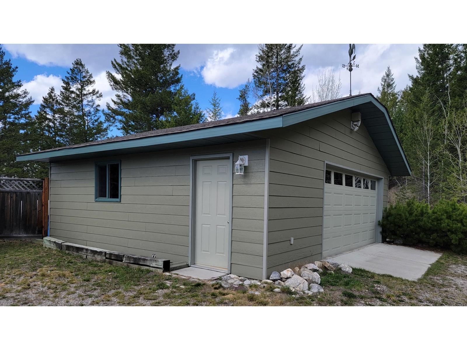 For sale 2360/2380 HIGHWAY 95, Spillimacheen, British Columbia V0A1P0