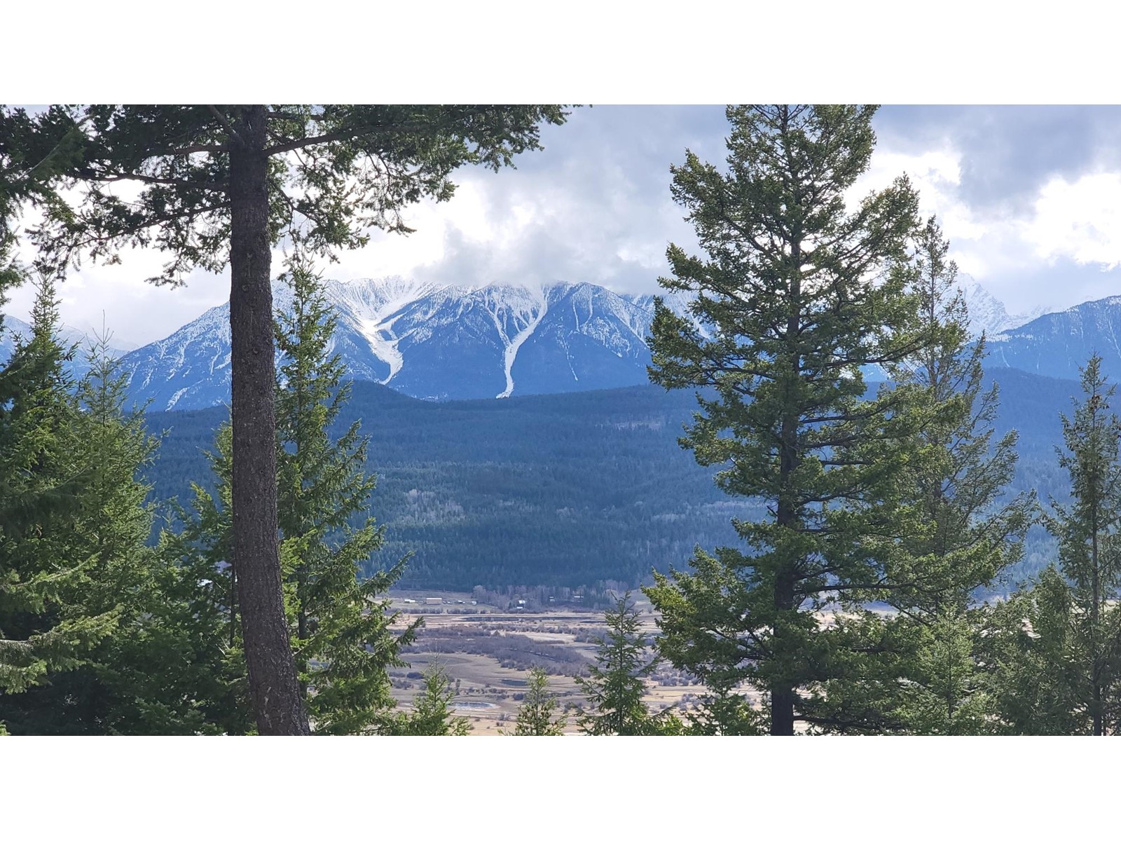 For sale 2360/2380 HIGHWAY 95, Spillimacheen, British Columbia V0A1P0