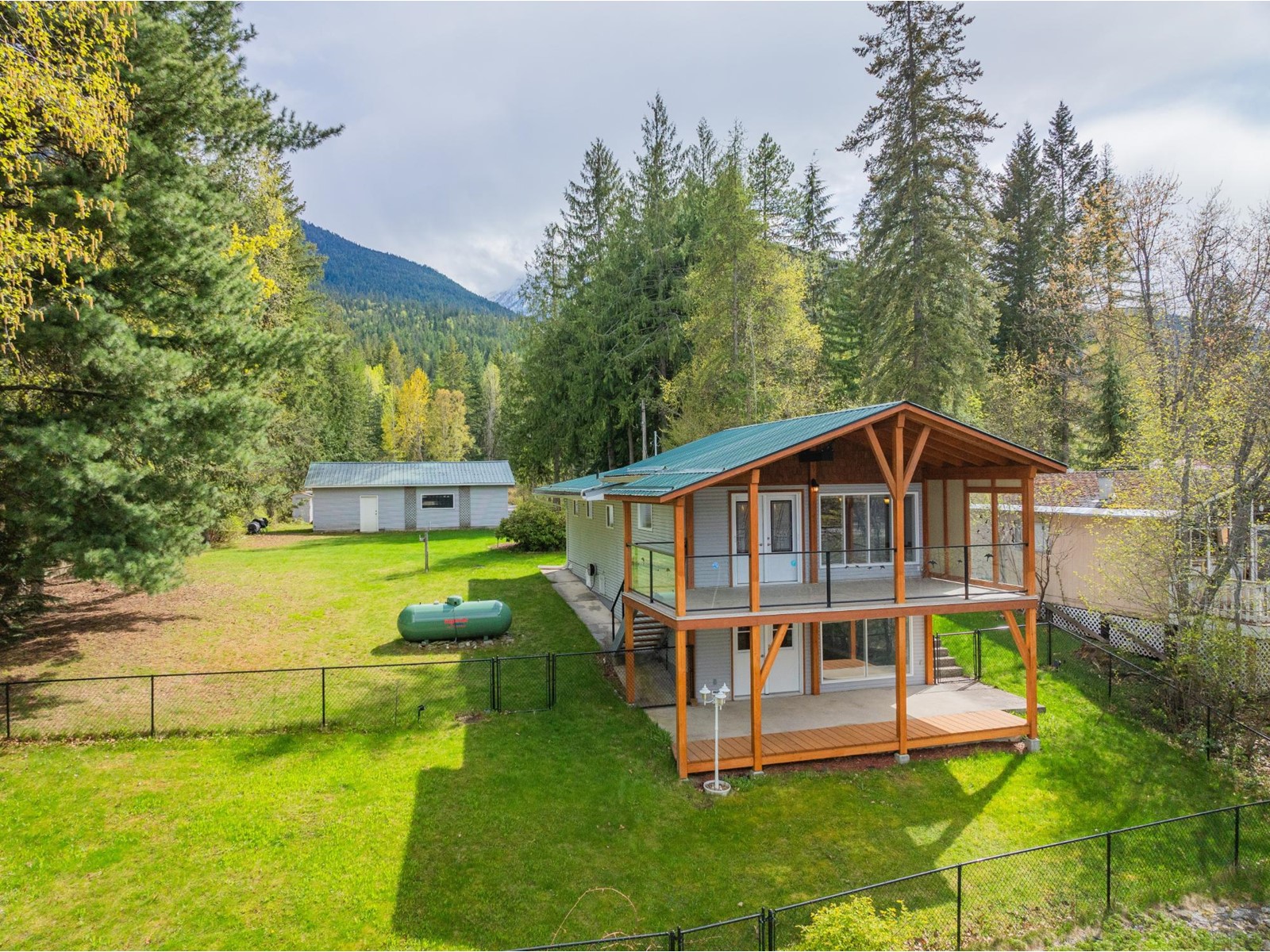 For sale 7597 ROSS ROAD, Harrop, British Columbia V1L6R5 2476654 REALTOR.ca