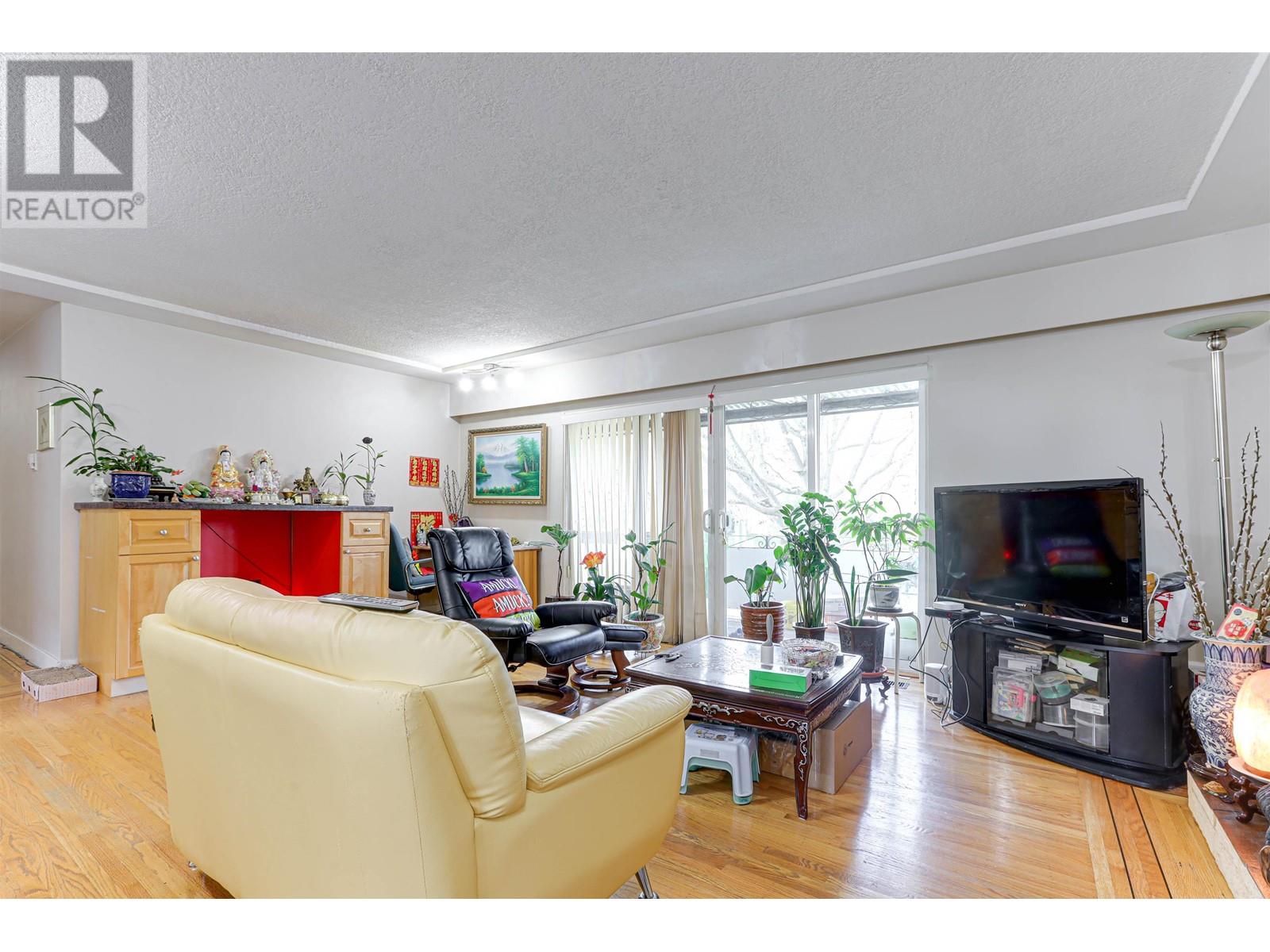 For sale 6388 ELLIOTT STREET, Vancouver, British Columbia V5S2M4