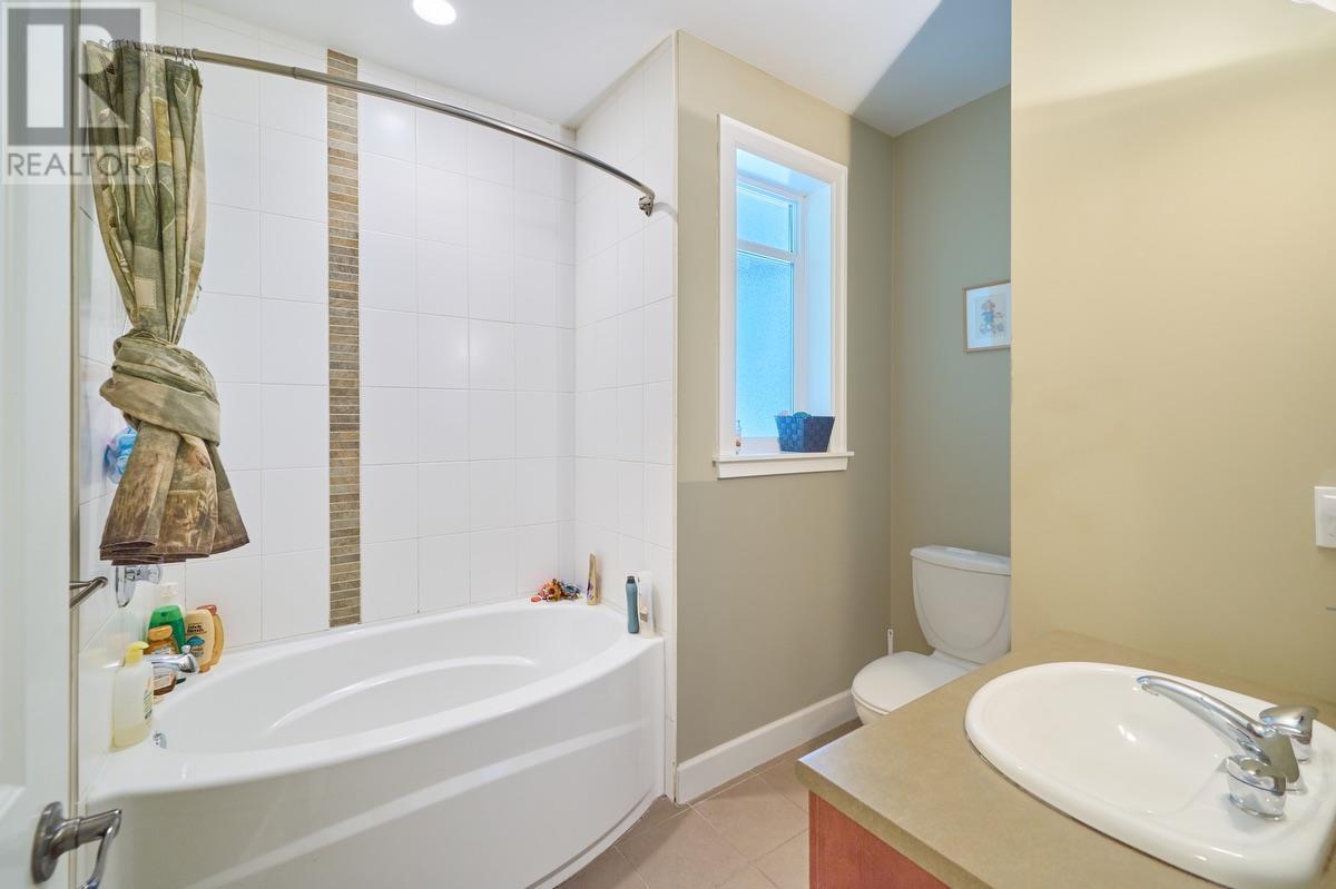 For sale 23447 DOGWOOD AVENUE, Maple Ridge, British Columbia V2X4S4