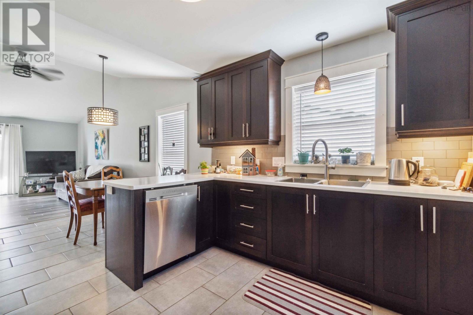 24/26/28 Bissett Road, Cole Harbour, Nova Scotia B2V2T1 REALTOR.ca