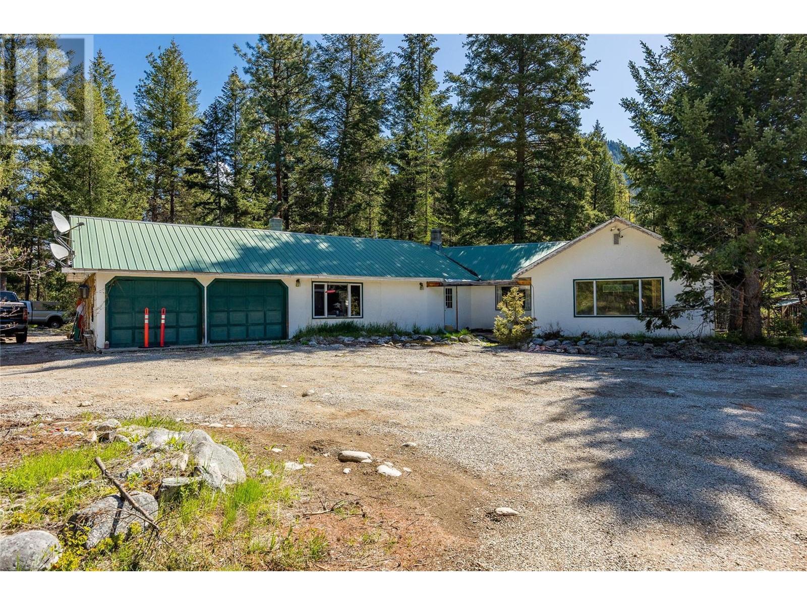 For Sale: 6580 HWY 33 Highway, Beaverdell, British Columbia V0H1A0 ...