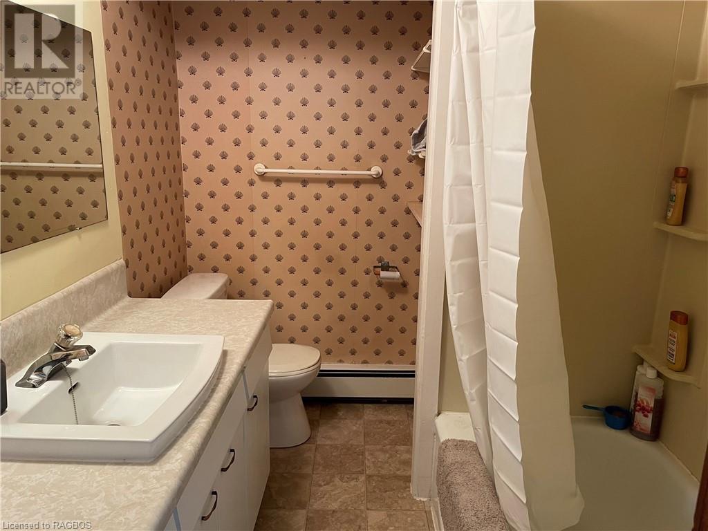 For sale 40 ABSALOM Street E, Mildmay, Ontario N0G2J0 40582897