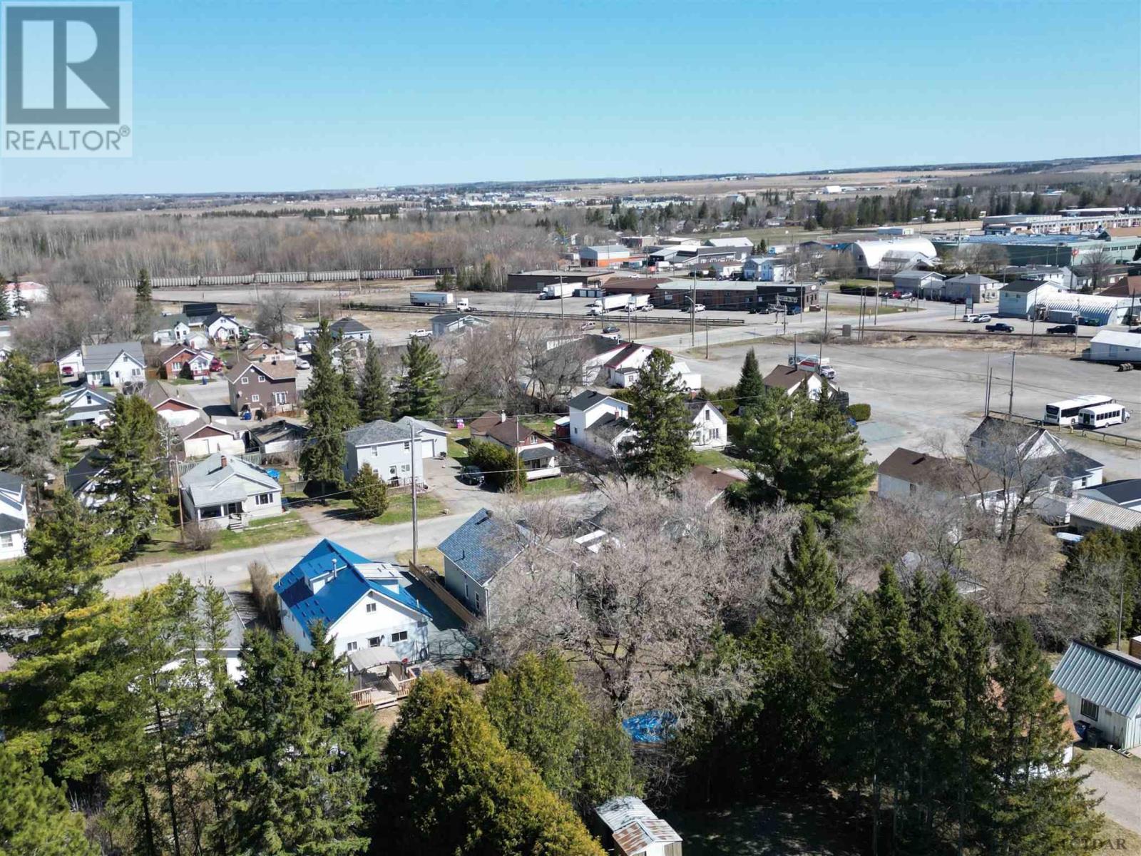 For sale 409 McCamus AVE, Temiskaming Shores, Ontario P0J1P0 TM240845 REALTOR.ca