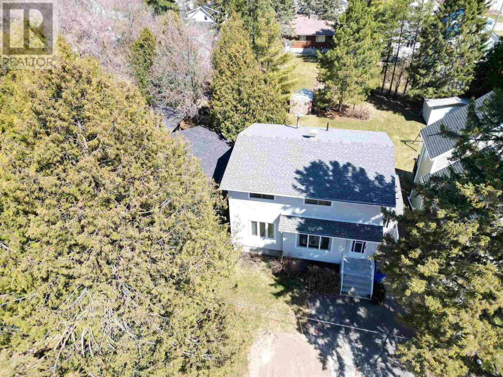 For sale 409 McCamus AVE, Temiskaming Shores, Ontario P0J1P0 TM240845 REALTOR.ca